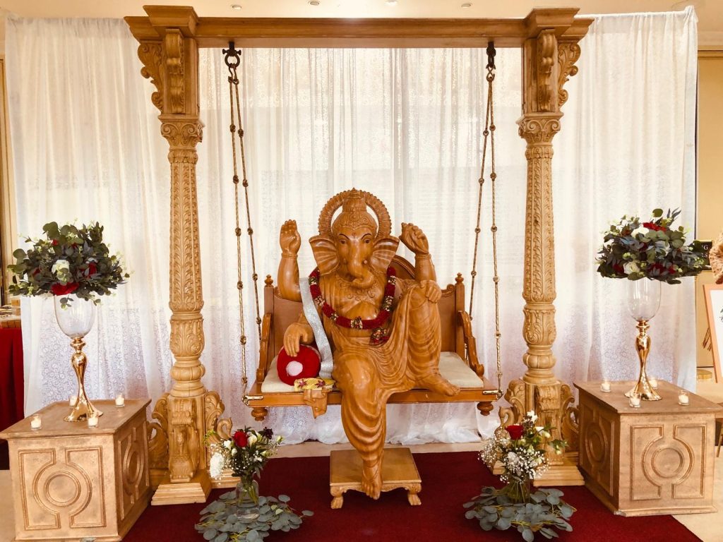 Puja Swing with Ganesha & backdrop